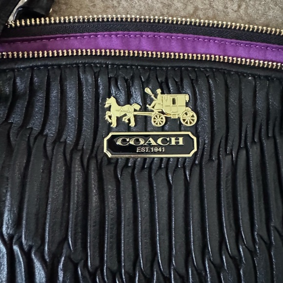 Coach Black Shoulder Bag with Pleated Design - Picture 2 of 4